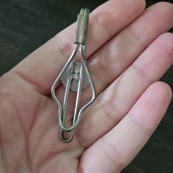 Vintage Silvertone Green Glass Tie Clasp?? - Picture 3 of 3